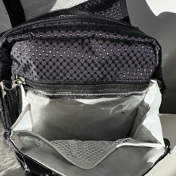 Heys Travelmate  Crossbody Black Expandable - Picture 4 of 8